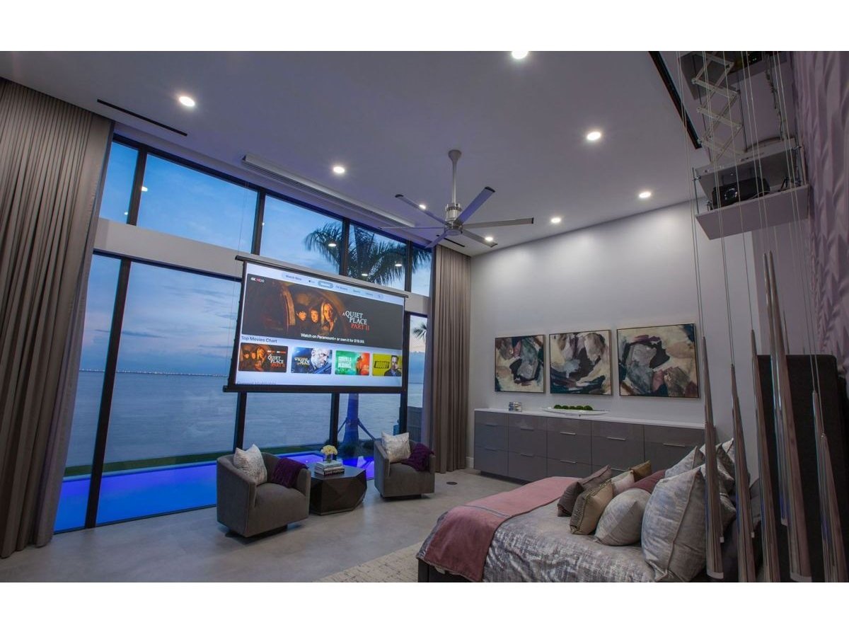 Screen Innovations Zero-G projection screen